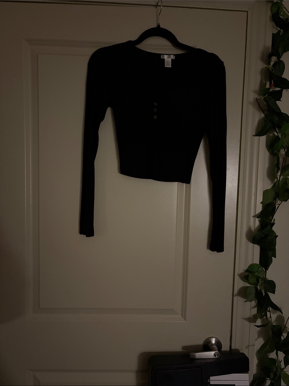 Black Long-Sleeve Crop Top - Women